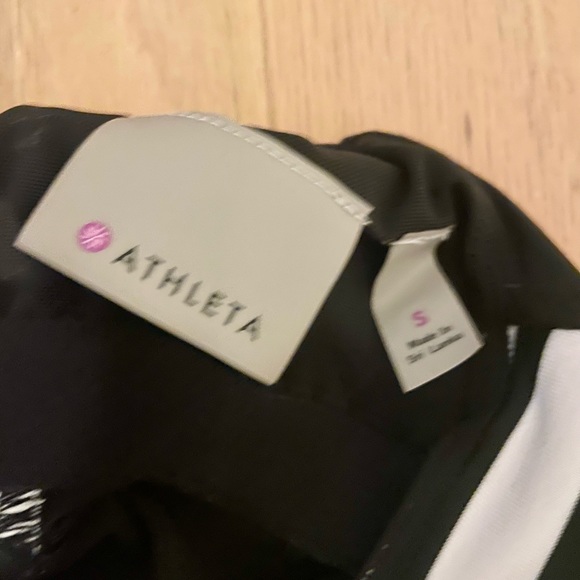 Athleta black and white stripe Racerback tank size Small EUC - Picture 5 of 5